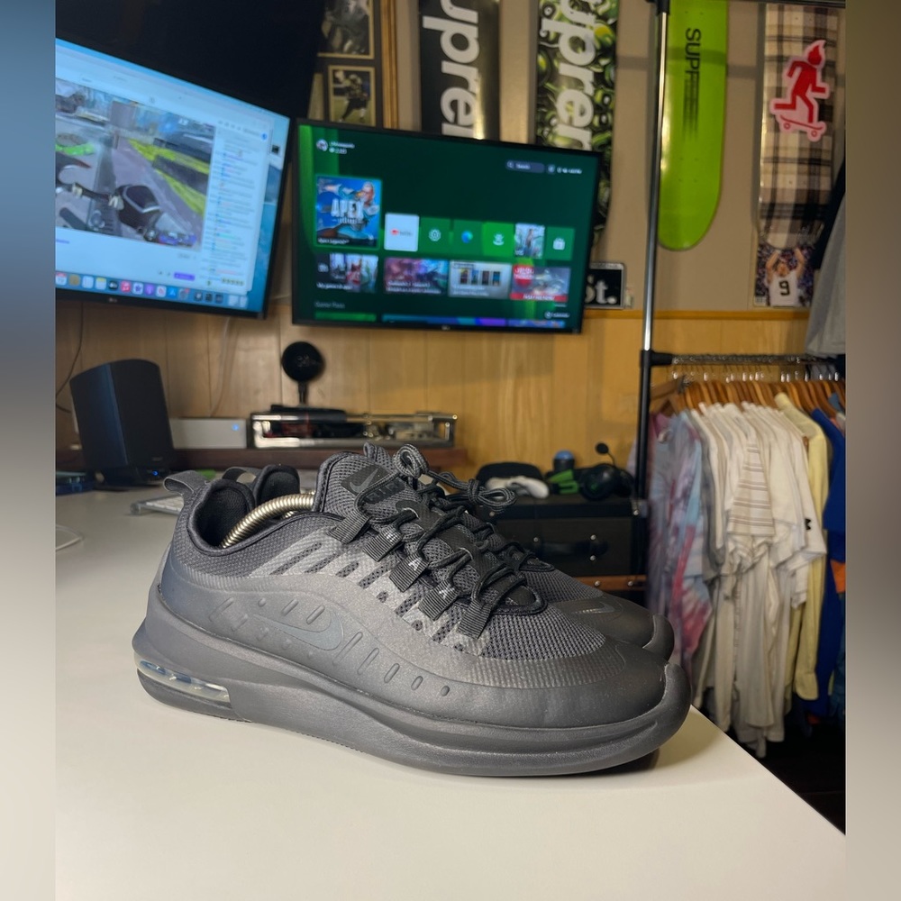 Nike Women's Air Max Axis Shoes woman’s size 9